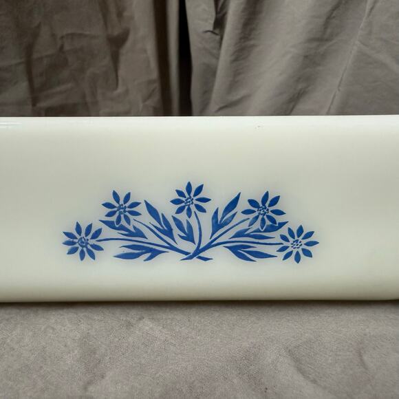 Vintage Anchor Hocking Fire-King Milk Glass Loaf Pan Blue Flower Pattern 9 x 5" - Picture 8 of 8
